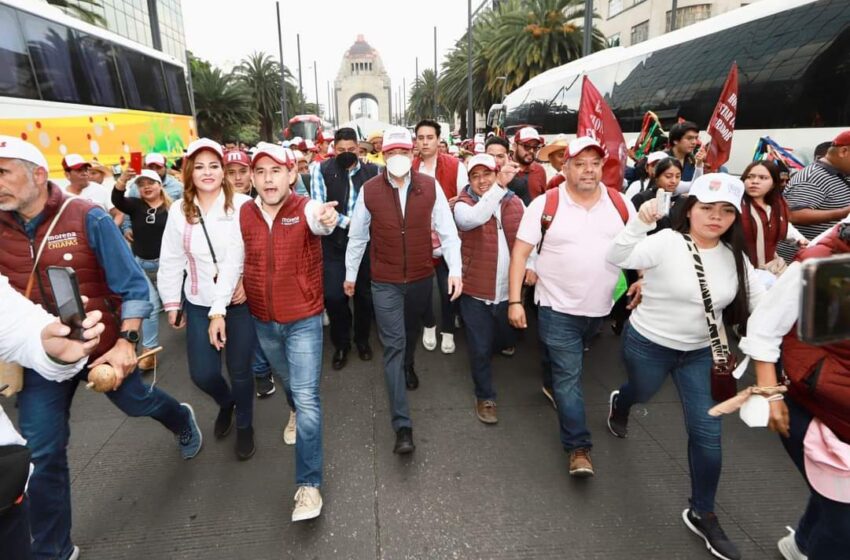  Zócalo de CDMX concentra a todo México en apoyo a AMLO; Rutilio Escandón encabezó contingente de Chiapas
