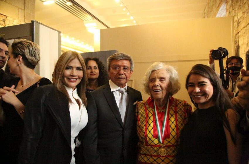  Atestigua Rocío Cervantes entrega de medalla Belisario Domínguez a Elena Poniatowska